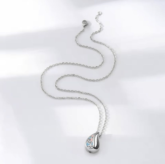 Teardrop ashanger